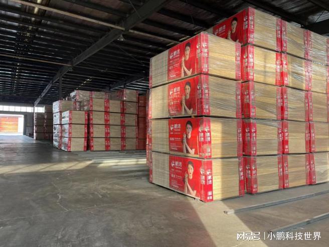 權(quán)威榜單!2025全屋定制十大品牌：鵬鴻木業(yè)B1級(jí)難燃板獲工程認(rèn)可