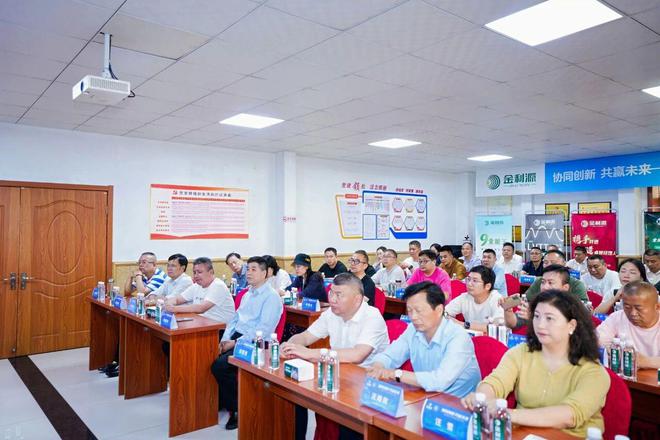 杭州市蕭山區(qū)裝飾裝修行業(yè)商會(huì)領(lǐng)導(dǎo)及企業(yè)家蒞臨金利源參觀交流(圖6)
